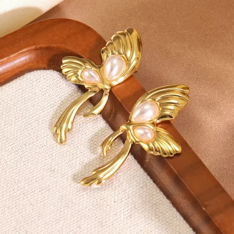 

Elegant Stainless Steel Butterfly Imitation Pearl Ear Cuff Fashionable Lightweight Symmetrical Accessory for Ladies Ideal for Da