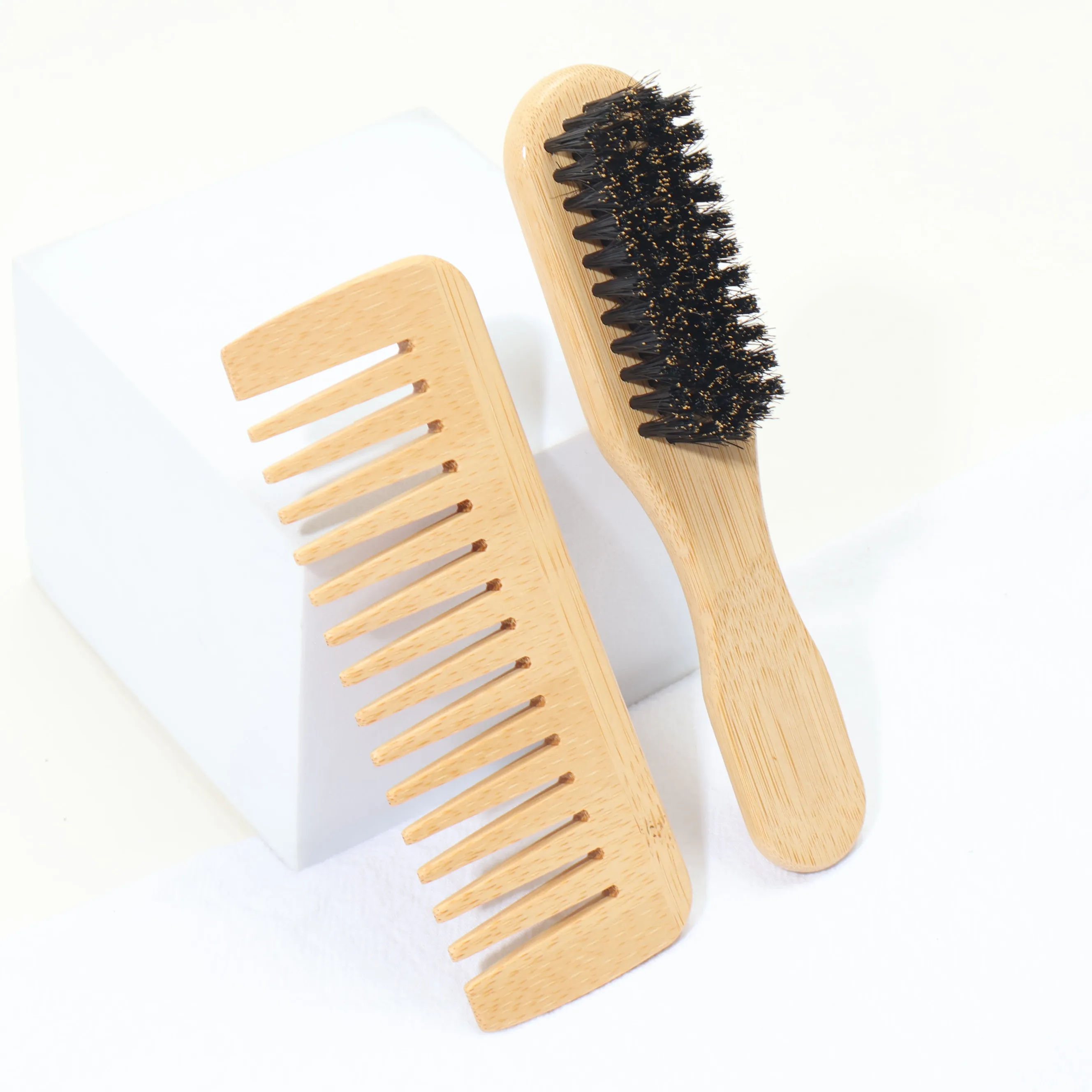 

Портативный мини-набор из 2 предметов из натурального бамбука — щетка для волос из щетины кабана и расческа из натурального бамбука с широкими зубьями, компактный дизайн размером с ладонь
