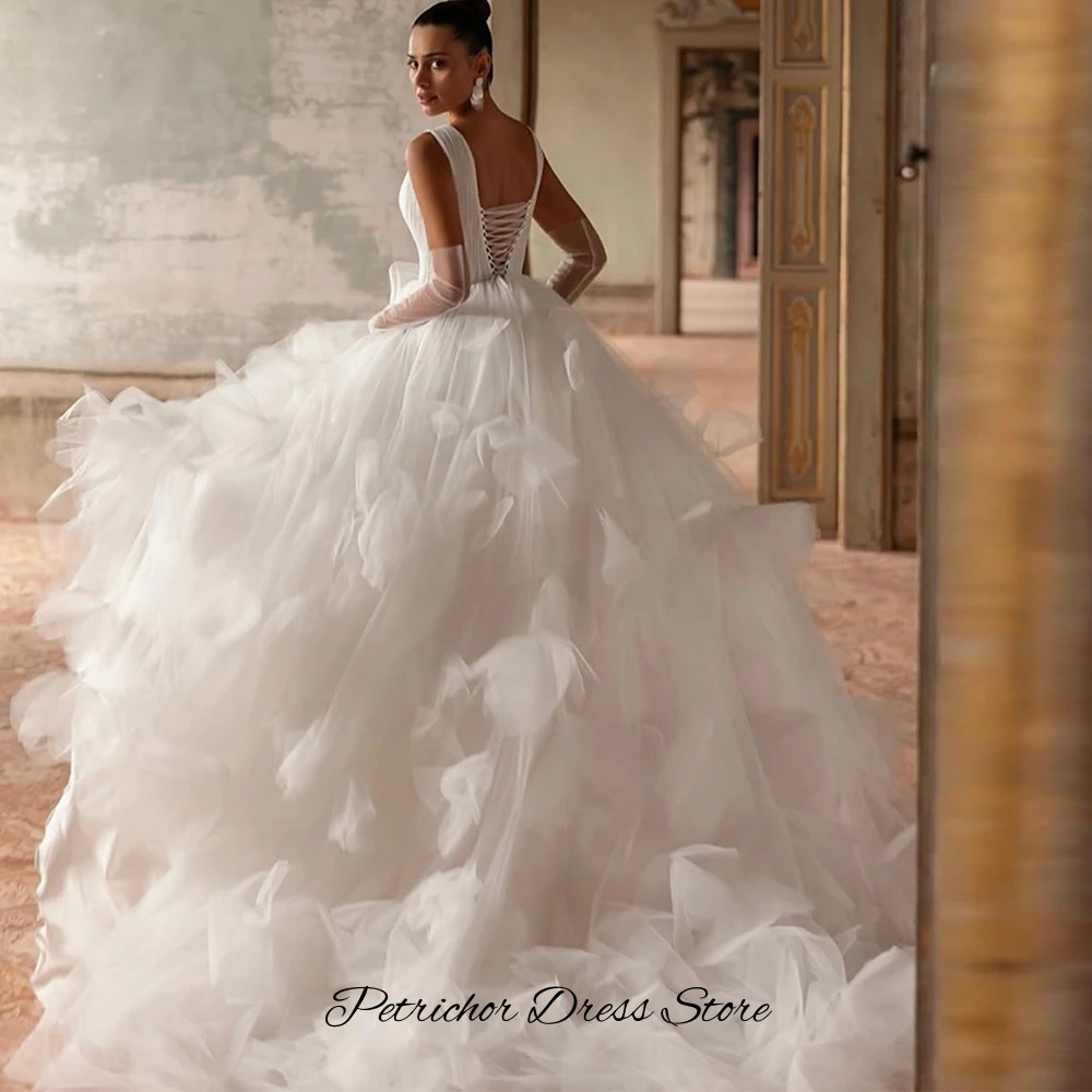 Dreamy Tulle A-Line Robe de mariée Charming Deep V-neck Sleeveless Customized Wedding Dress Fashion Lace Up Back Bridal Gowns