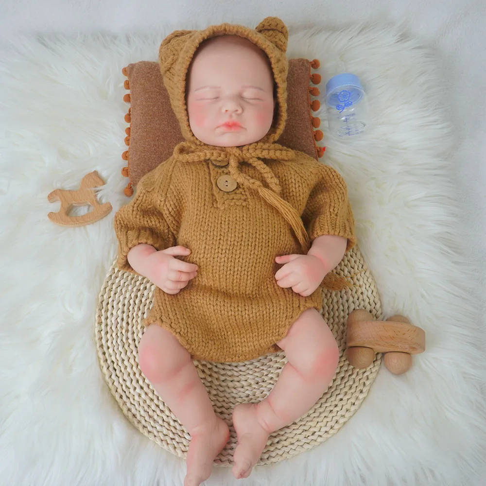 

18inch realistic silicone doll is soft and cute girl doll, a perfect gift for children aged 3 and up.No. 10 No clothes