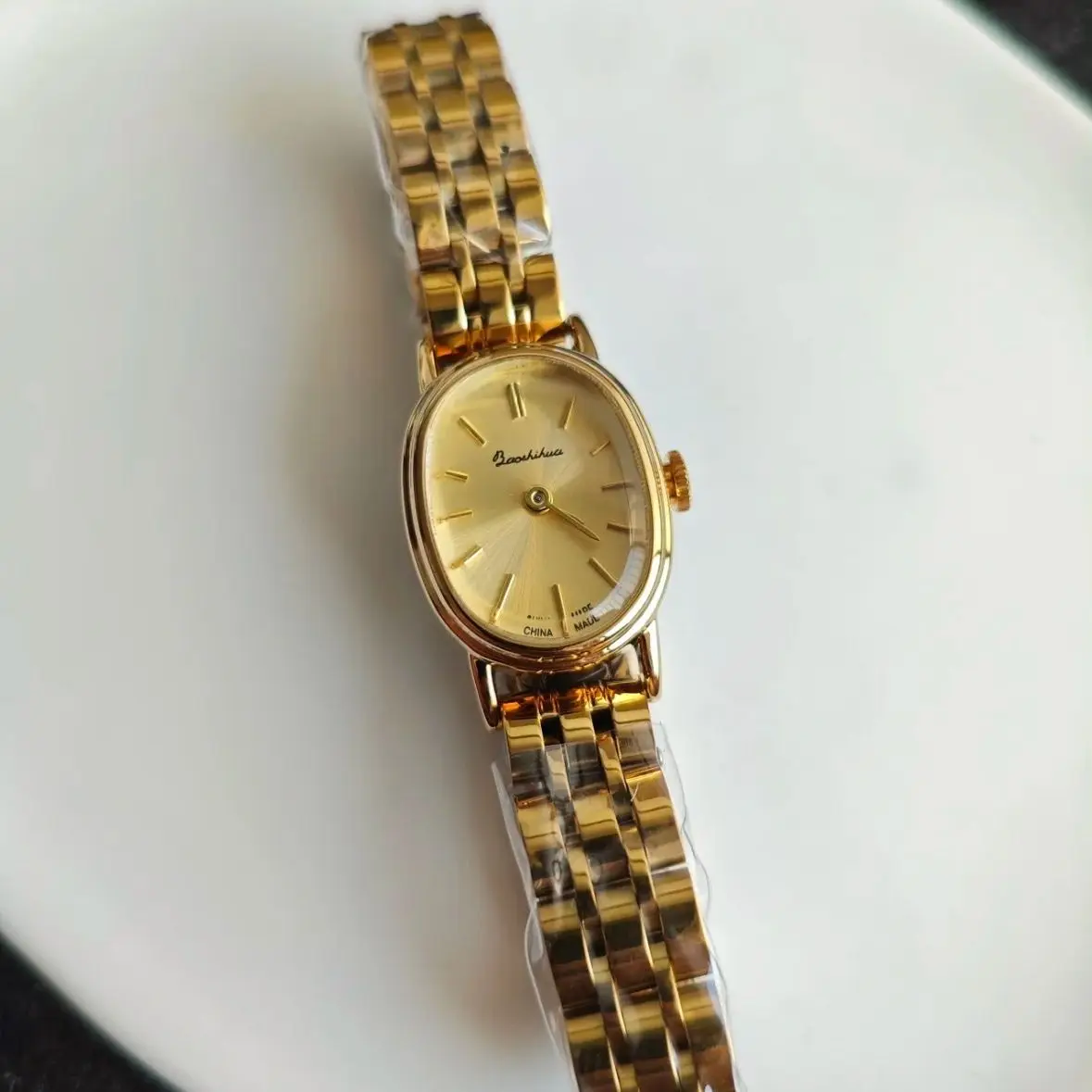 Нишевые легкие роскошные золотые средневековые женские часы, простые ретро-темпераментные маленькие циферблаты, стальной ремень, универсальные кварцевые часы