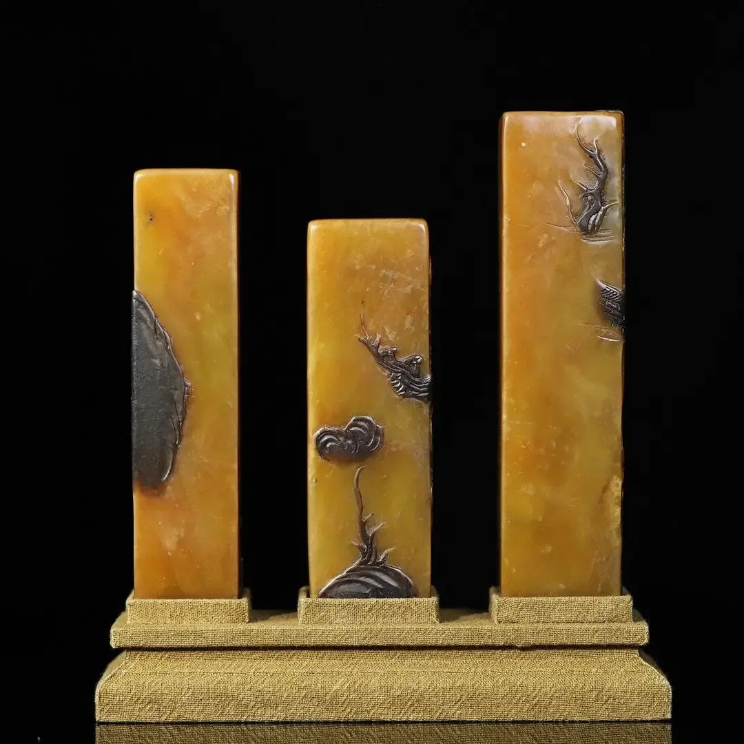 Wooden box Shoushan stone crow skin Tianhuang micro-carved landscape character thin seal, a set with a total weight of 897 grams