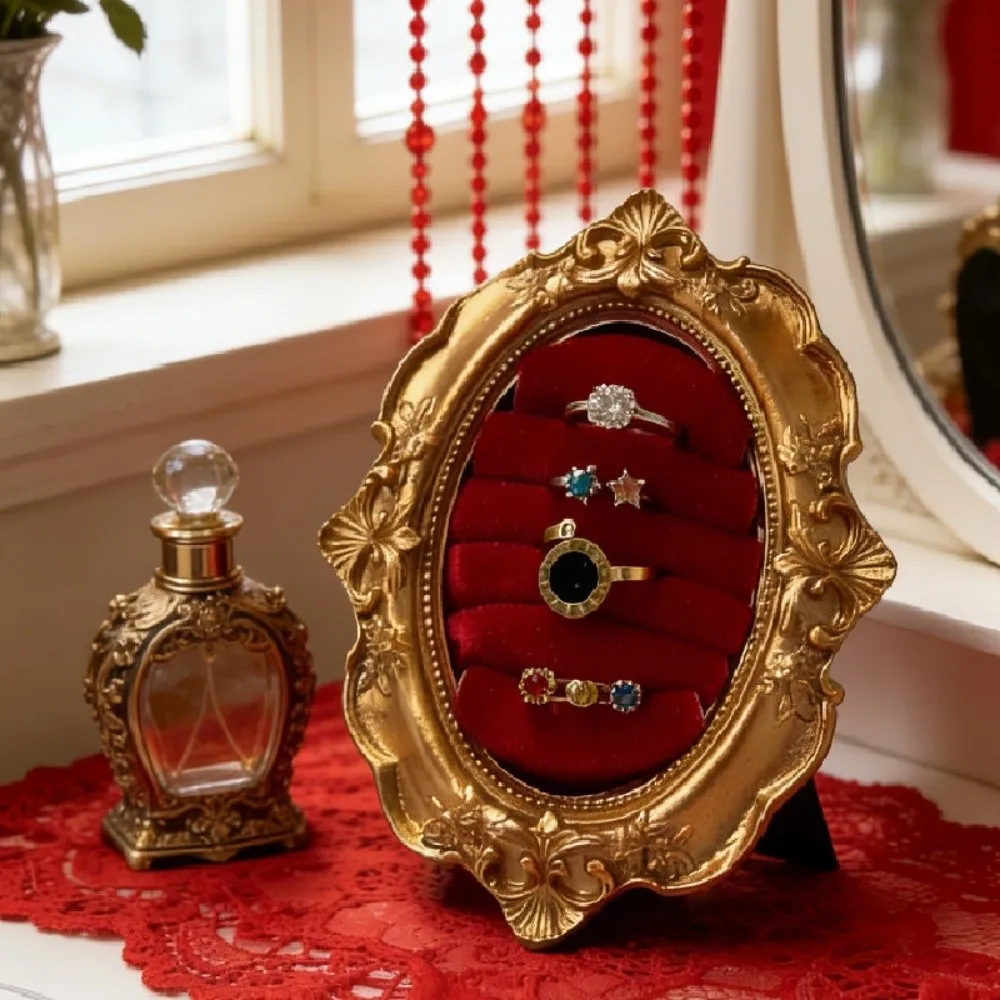 

Vintage Gold Ring Display Stand Velvet Organizer Photo Frame Suede Earring Tray Baroque Design Ring Holder Jewelry Display Rack