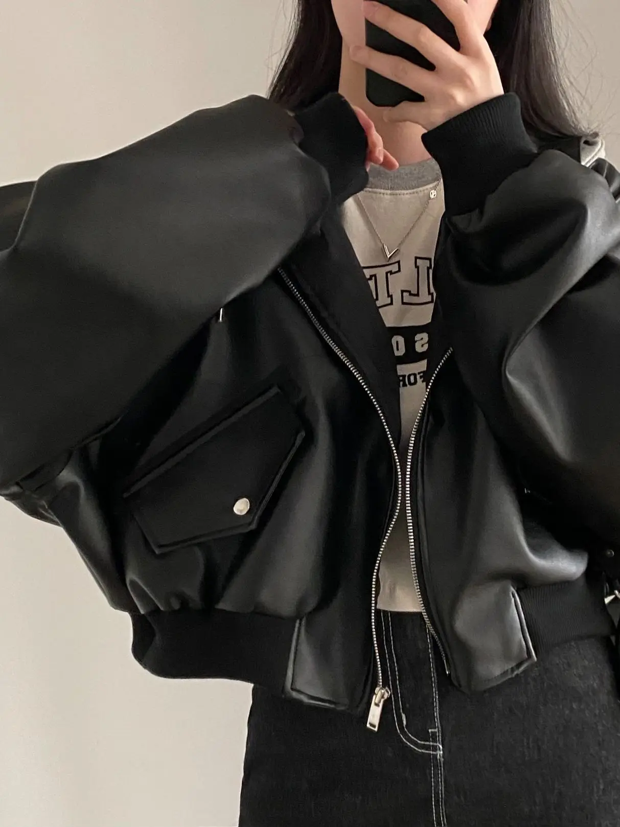 

Casual Loose Double Pocket Hooded Leather Jacket Chic Autumn Winter Vintage Zipper Fake Two-Piece Versatile Outerwear for Women