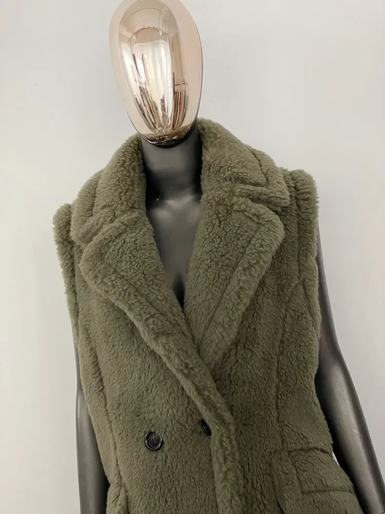 سترة نسائية جديدة لربيع وخريف 2025 من الفرو الحقيقي سترة الألبكة بدون أكمام للنساء صدرية طويلة وسميكة معطف فرو مقلد