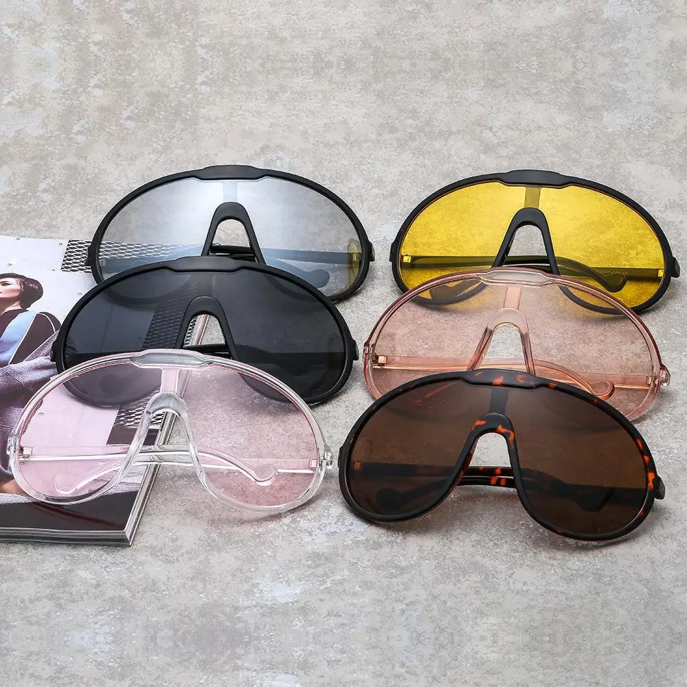 2024 New Fashion One Piece Shield Sunglasses For Women Vntage Oversized Arc Sun Glasses Men Black Yellow Hip Hop Gradient Shades