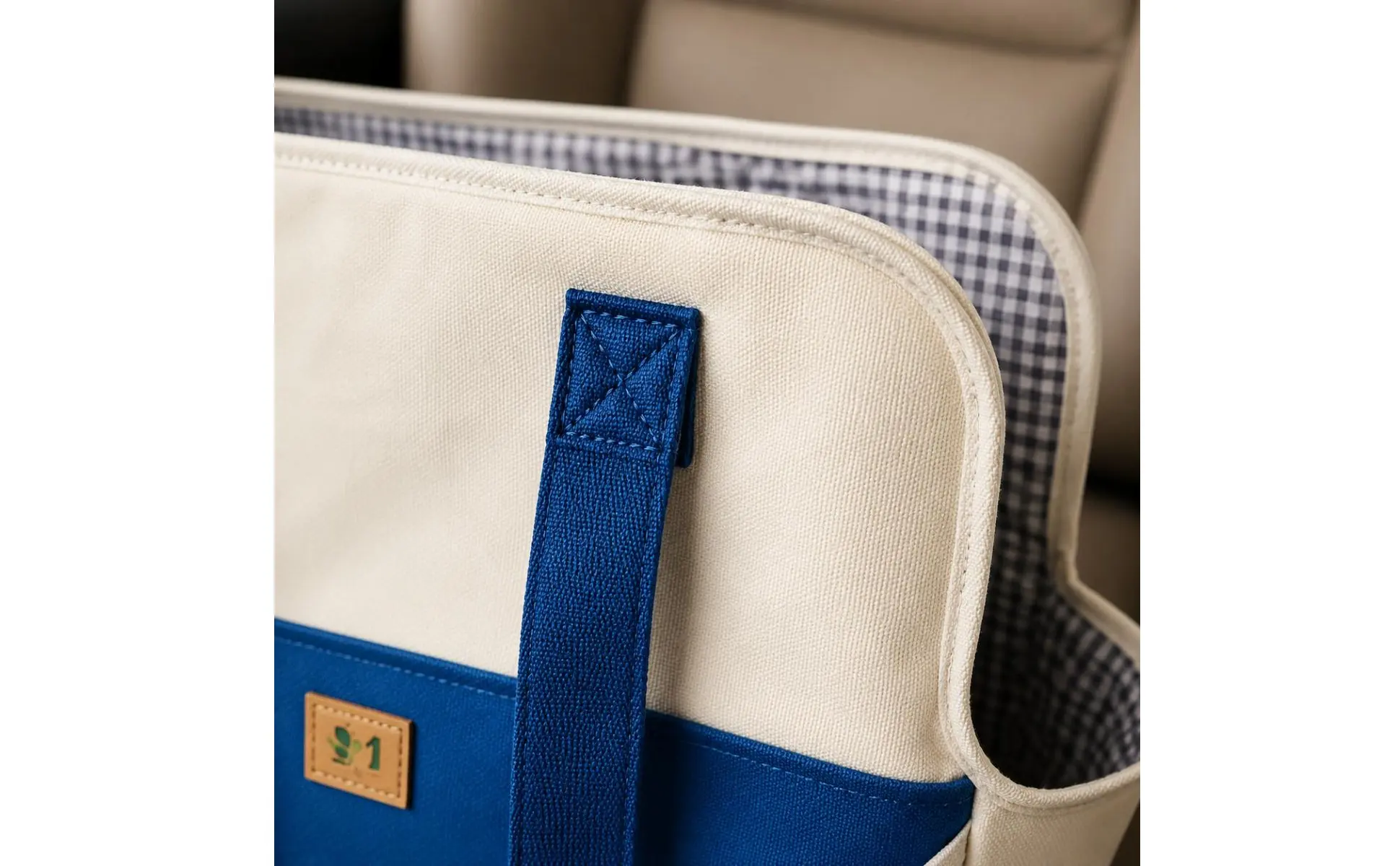 Pet Shoulder Carrier Car Seat Friendly Portable Dog Carrier Feline Travel Tote Lightweight Small Dog Tote Bag Adjustable Strap