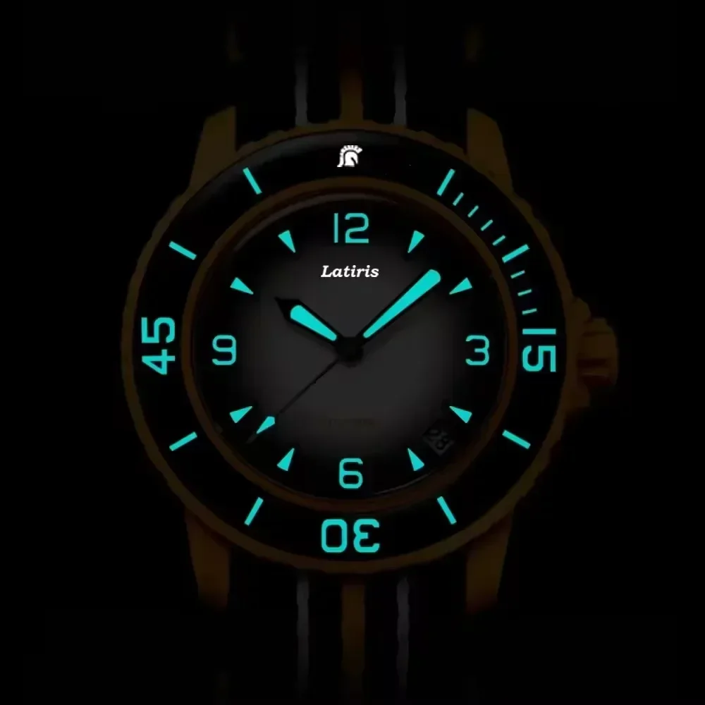 2025 El más nuevo reloj de diseño famoso Relojes de marca de lujo para hombre Caja de plástico de lujo Reloj cronógrafo Explore Planet AAA + Relojes