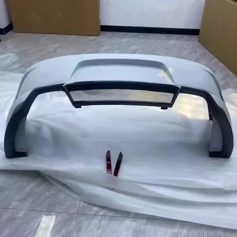 

Resin Half-Carbon Fiber Rear Bumper with Reflector for Porsche 997 Modified New Style Car Bumper Body Kit
