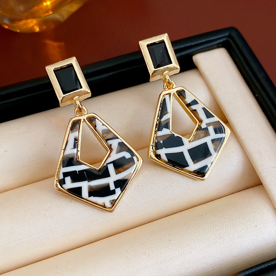 Women's Geometric Square Black White Striped Drop Earrings