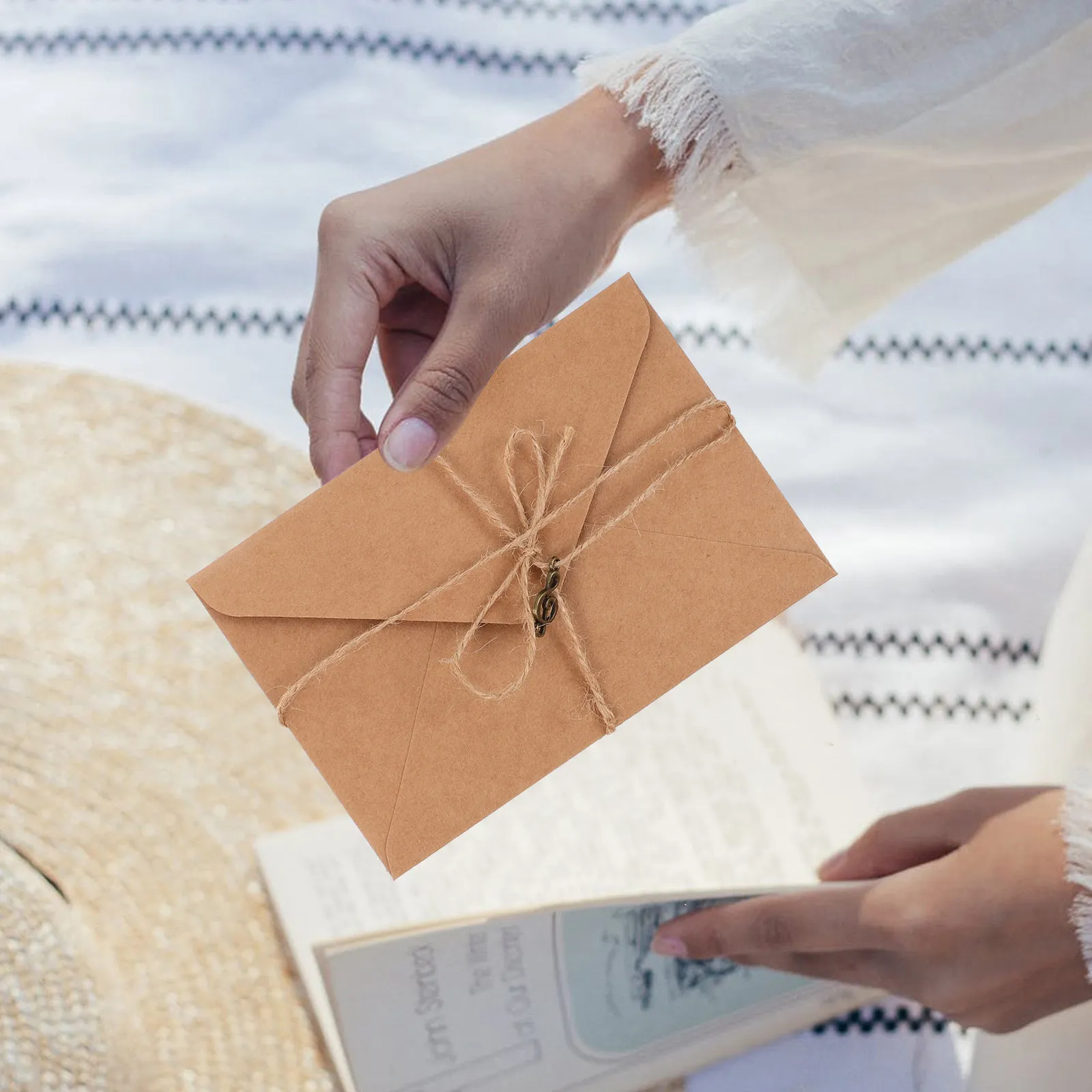 

2Sets Retro Letter Paper Envelope Set Vintage Writing Papers Stationery Kit for Greetings Invitations Letters Notes