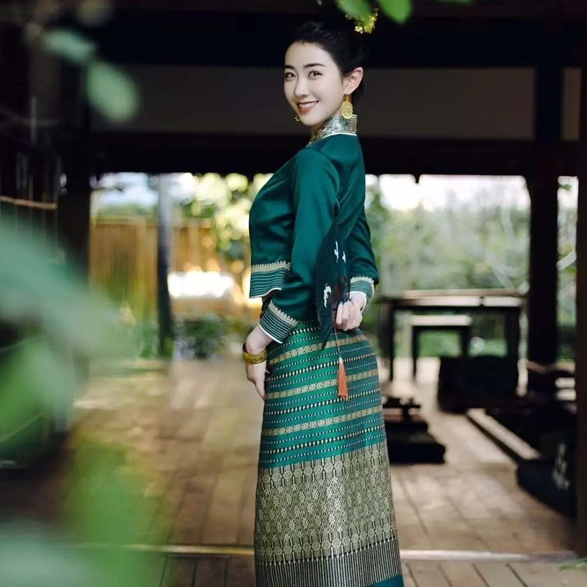 Dai ethnic clothing set in Xishuangbanna, Yunnan, China, embroidery art, classical style, ethnic minority tops and skirts