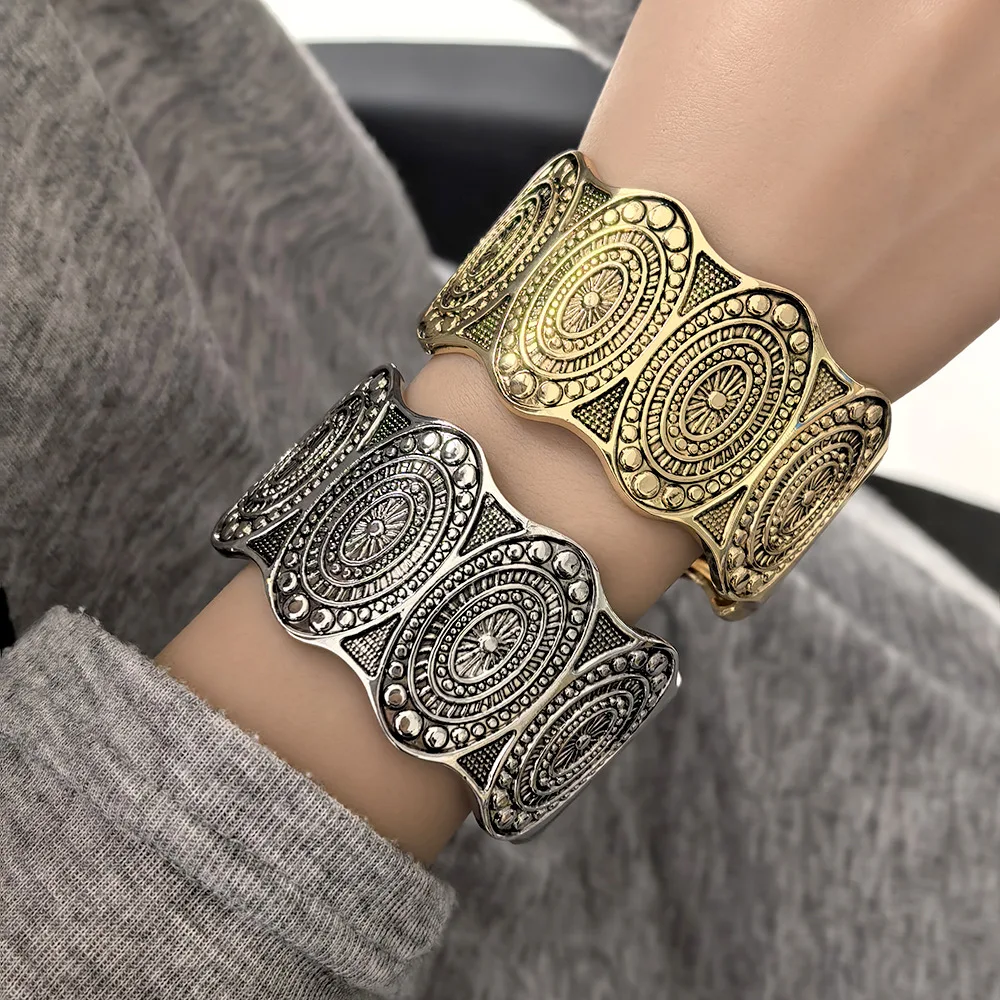 Bohemian ethnic style bracelet, retro Miao Tibetan exotic accessories, wide-faced engraved bracelet, fashion arm bracelet
