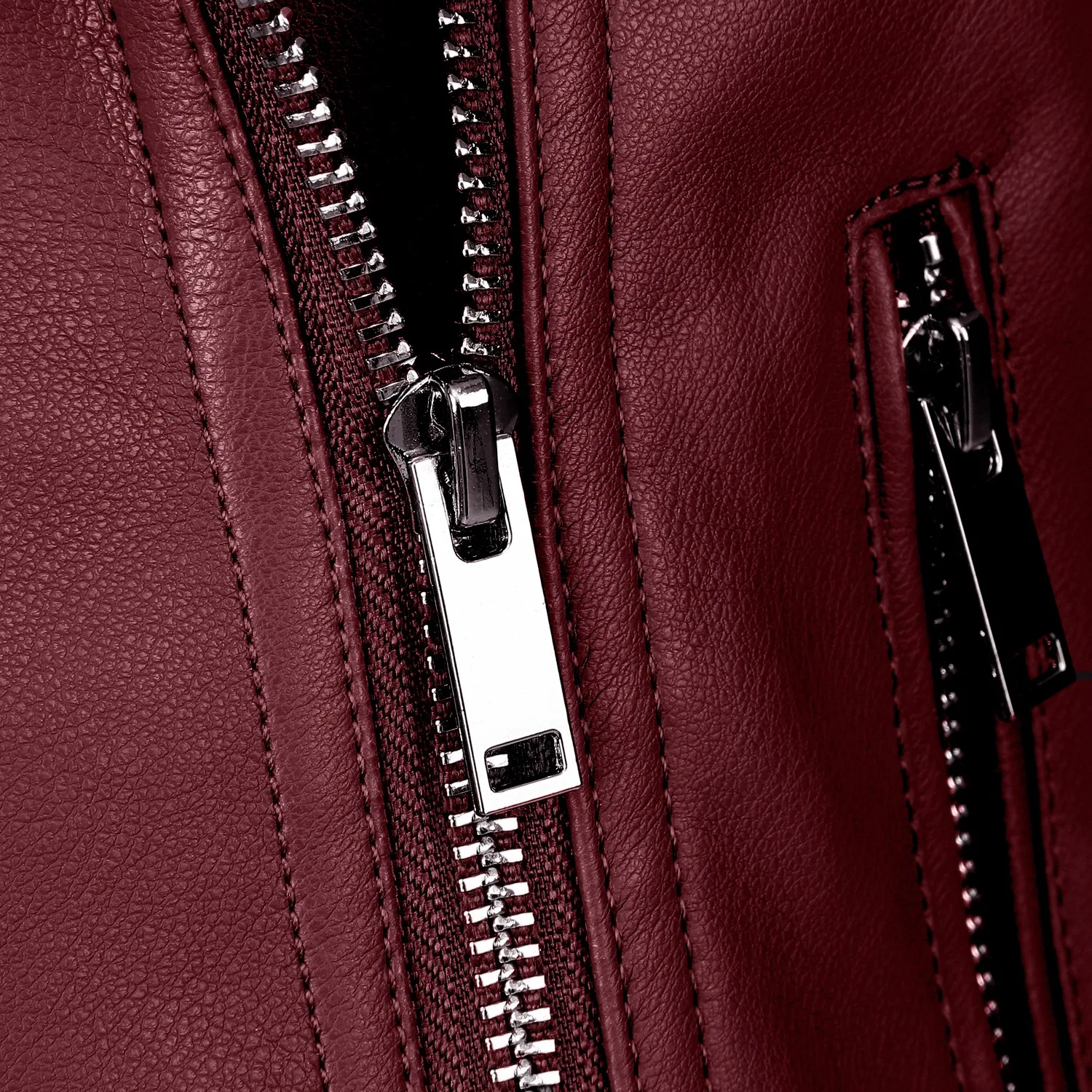 เสื้อแจ็คเก็ตหนัง PU สำหรับผู้หญิง ปรับสายได้ ดีไซน์ทรงนักขี่มอเตอร์ไซค์ พร้อมตะเข็บหลังแบบ Princess Seam และตกแต่งด้วยหมุดสีเงิน เหมาะสำหรับฤดูใบไม้ผลิ ฤดูใบไม้ร่วง และฤดูหนาว