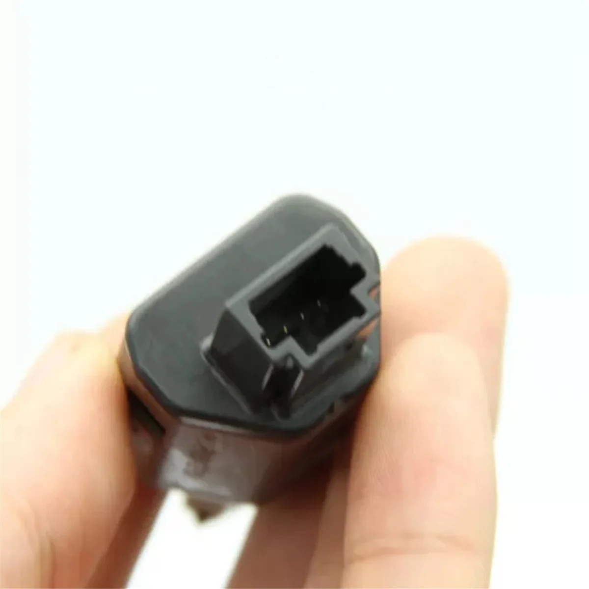 مفتاح ضوء فرامل السيارة مفتاح مصباح الفرامل للطراز 3 Y 1044681 -00-B الملحقات