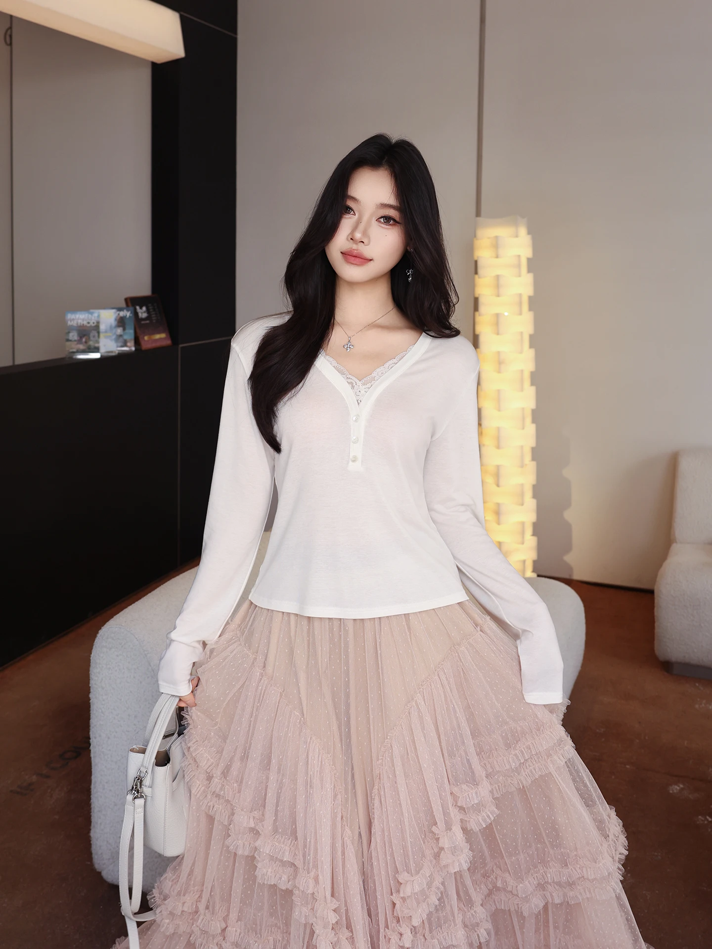 

Lace Splice Thin T-Shirt Women's Fashionable Versatile Base Layer Shirt Spring New Arrival Casual Style Long Sleeve V-Neck