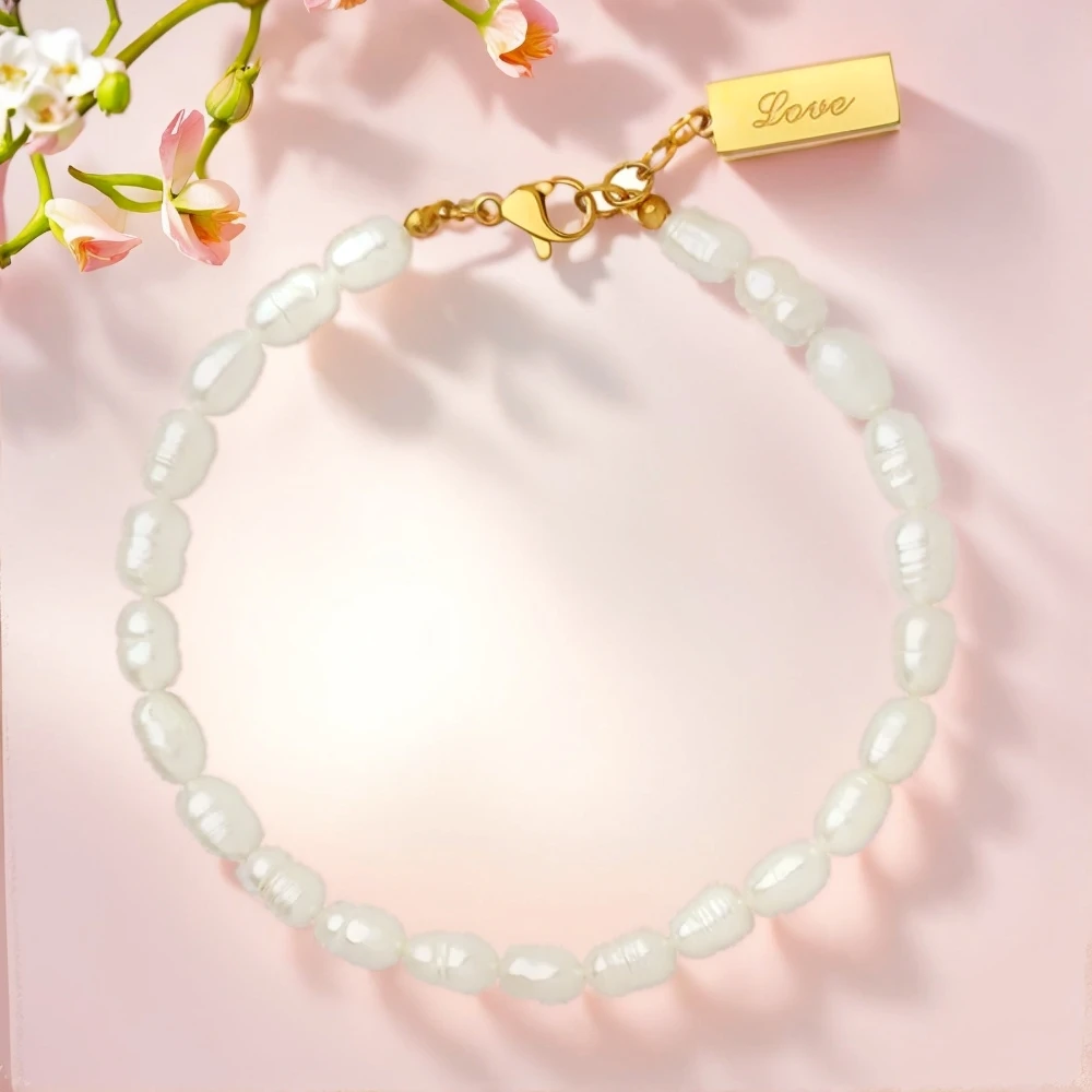

Women's Bracelet LOVE Letters Square Plaque Engraved Pearls Stainless Steel Fashionable and Versatile Jewelry Accessories