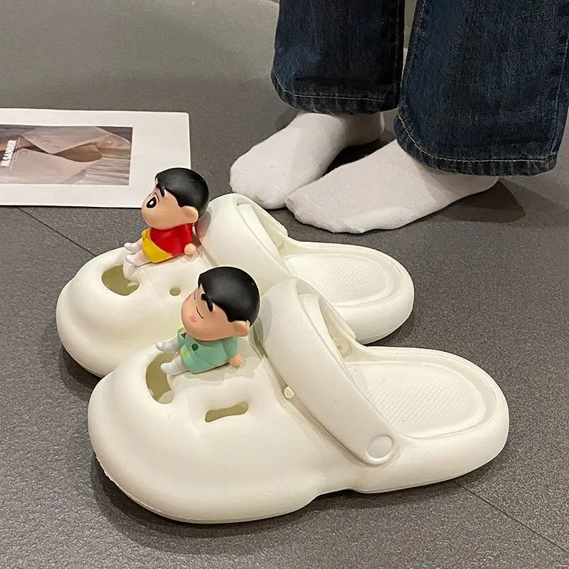 Crayon Shin-chan-zapatos de verano para mujer, zapatos con agujeros, zapatillas para exteriores, sandalias de dibujos animados para exteriores, calzado para jardín de suela blanda, zapato de playa