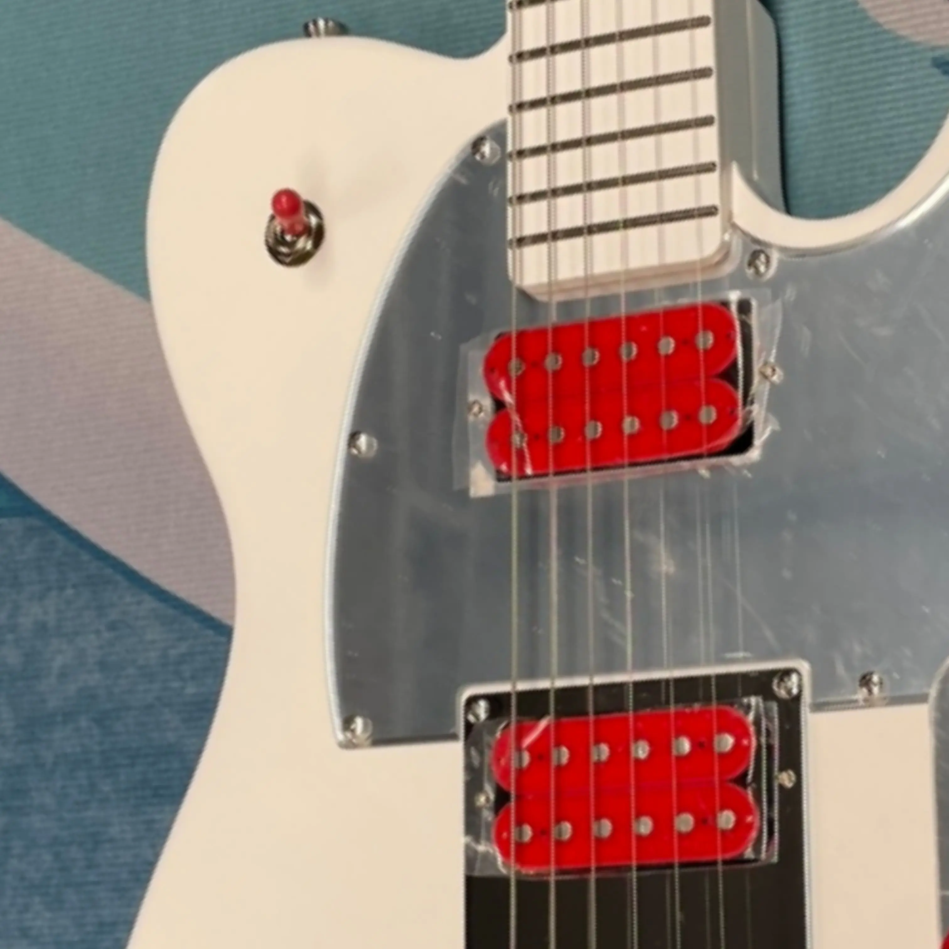 Pure White Electric Guitar, Silver Mirror Pickguard, Red Pickup Covers Guitars, Modern Rock Instrument for Performance Guitarra