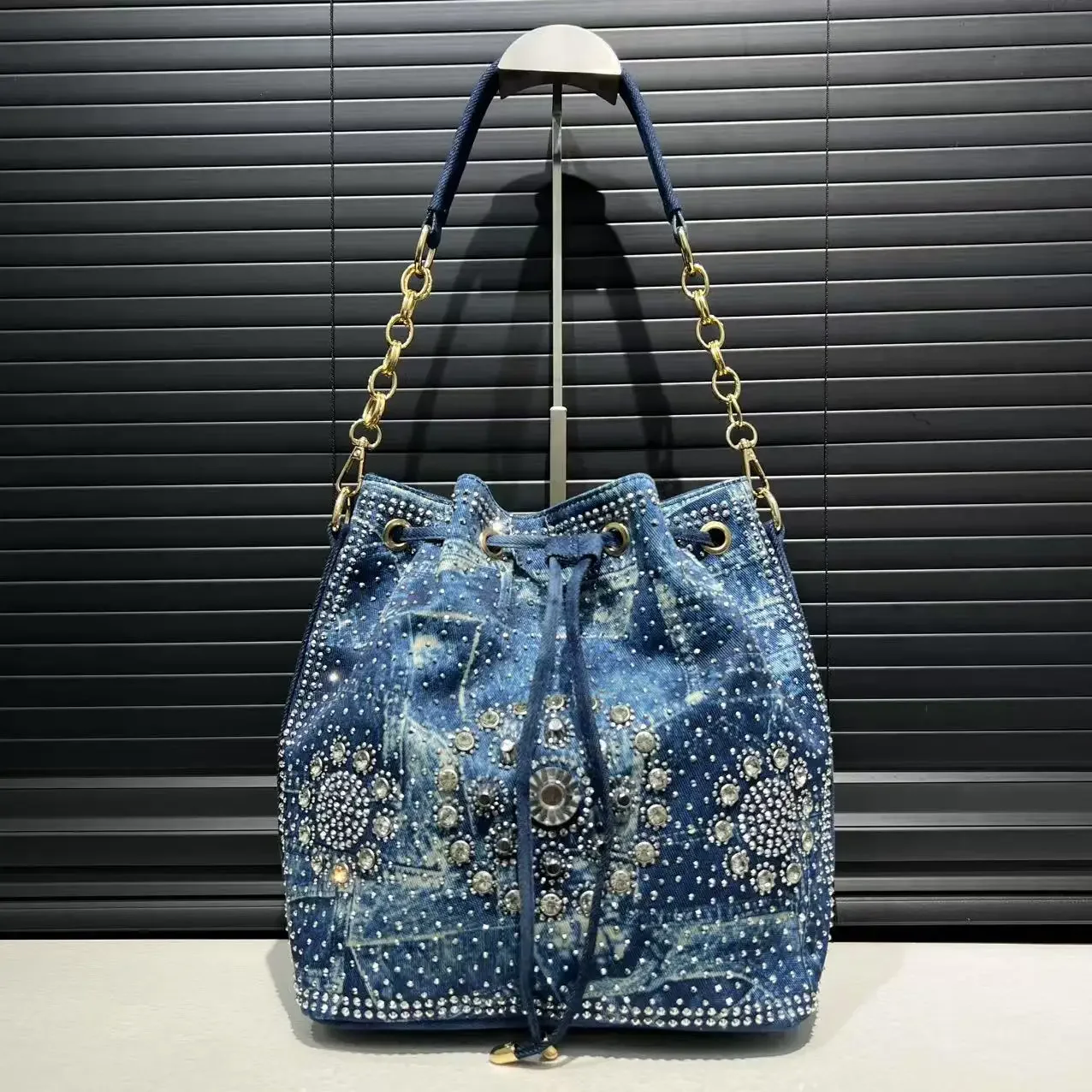 

Ladies' fashionable and elegant gradient diamond embellished bucket bag with drawstring, personalized and shiny shoulder bag