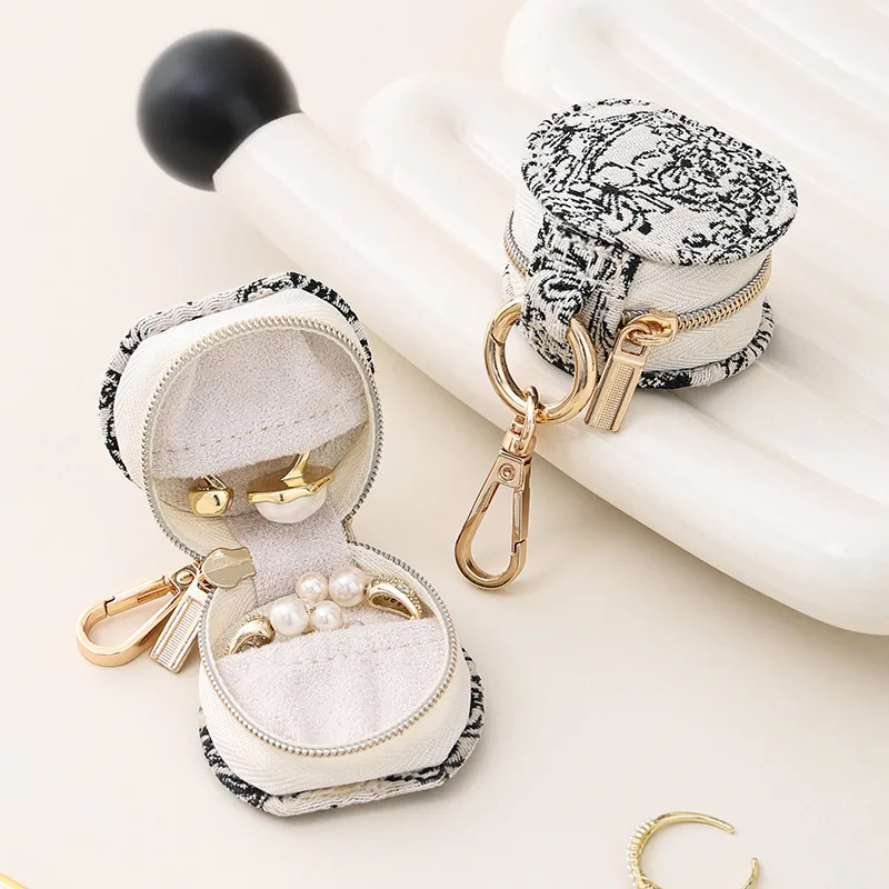 New Necklace Ring Holder Keychain-Portable Travel Sports Ring Keeper Case-Versatile Display Storage Organizer Box With Key Chain