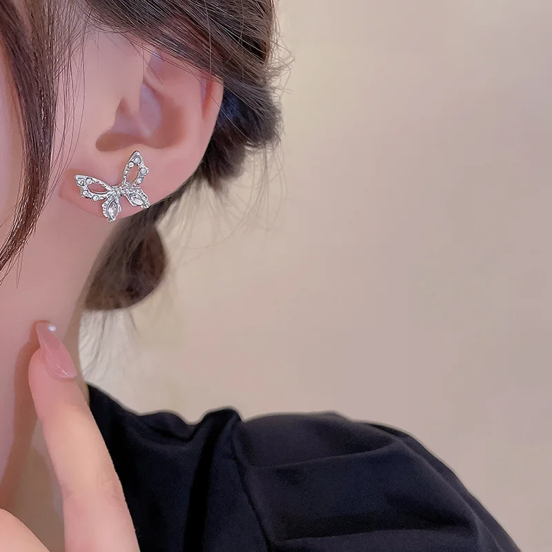 Hollow Out Wings Butterfly Stud Earrings for Women New Fashion Korean Silver Color Rhinestones Earrings Girl Cute Small Jewelry