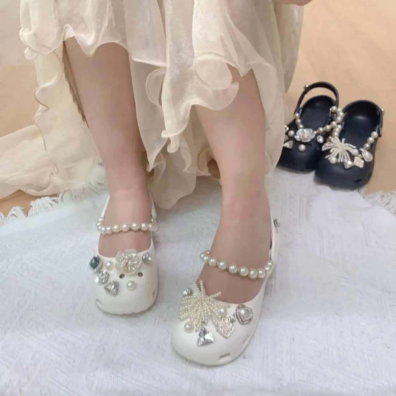 Fashionable Women's Summer Outdoor Slippers with Closed-Toe Design, Pearl and Rhinestone Embellishments, Mary Jane Style, Fairy-Style Pearl Chain Ballet Shoes