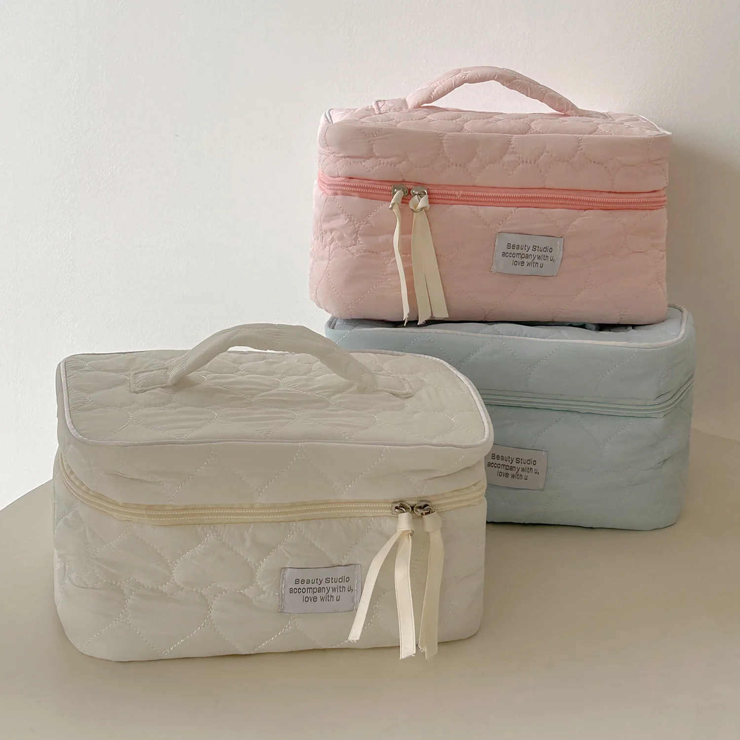 YT Portable Soft Travel Handbag, Toiletry Bag, Quilted Heart-Shaped Makeup Bag, High-Value for Girls