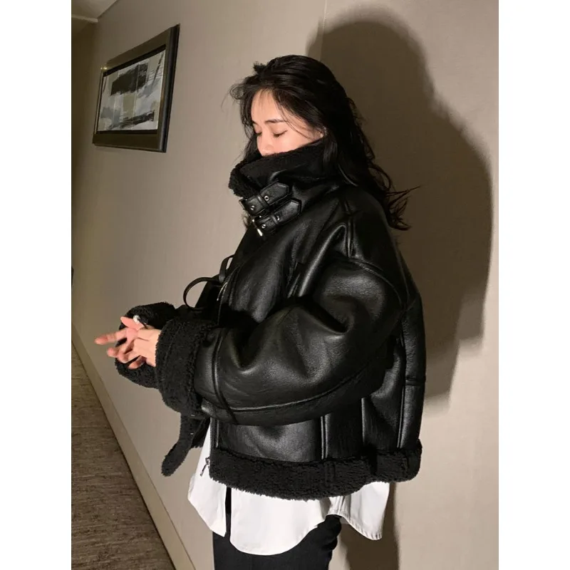 

Осенне-зимняя модная новая меховая интегрированная мотоциклетная куртка, женская короткая и толстая черная куртка из овечьего волоса с добавлением флиса