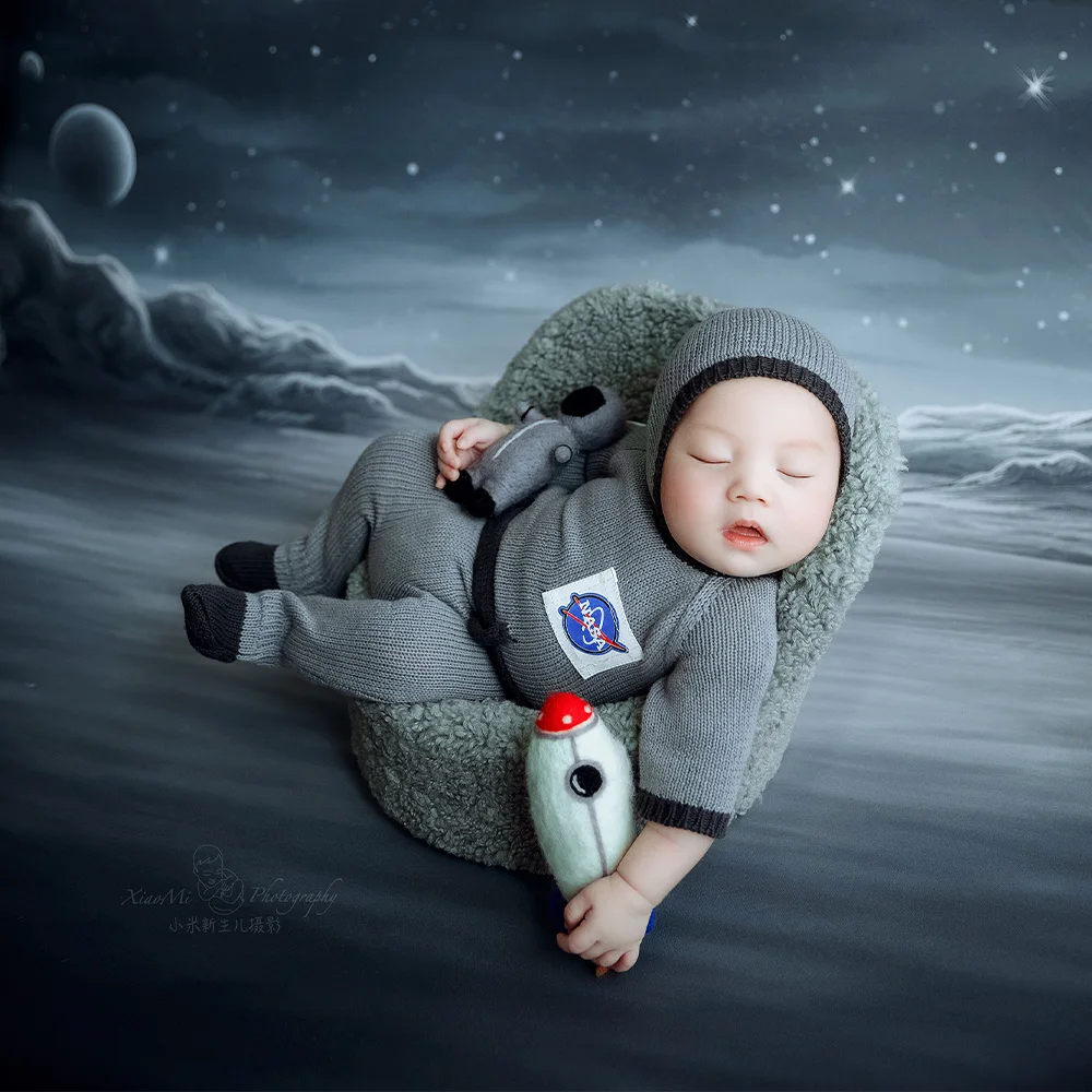 Newborn Baby Photography Outfit Space Themed Knitted Astronaut Costume Hat Lunar Background Doll Photography Props Shooting Prop