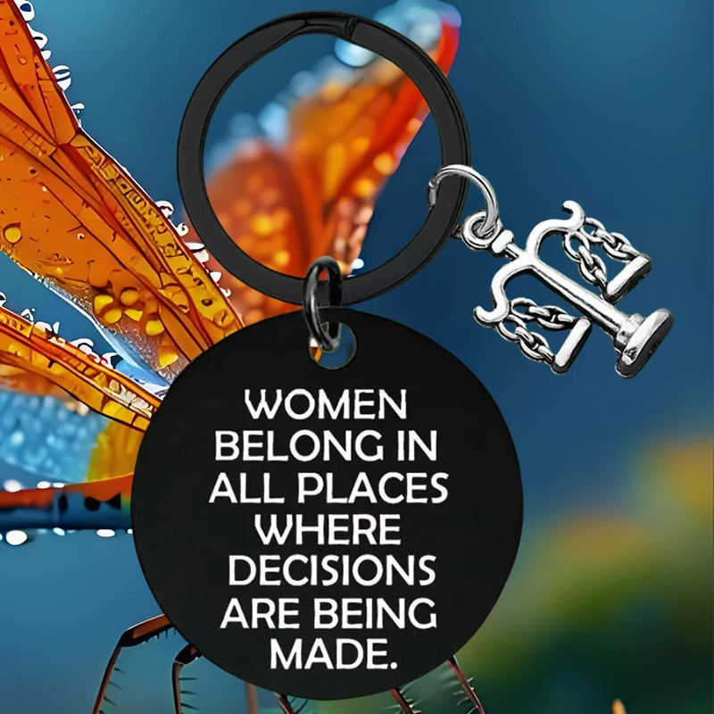 Les femmes mignonnes appartent aux endroits où les décisions sont être fabriquées porte-clés avocats, les étudiants en droit, juge porte-clés pendentif bijoux