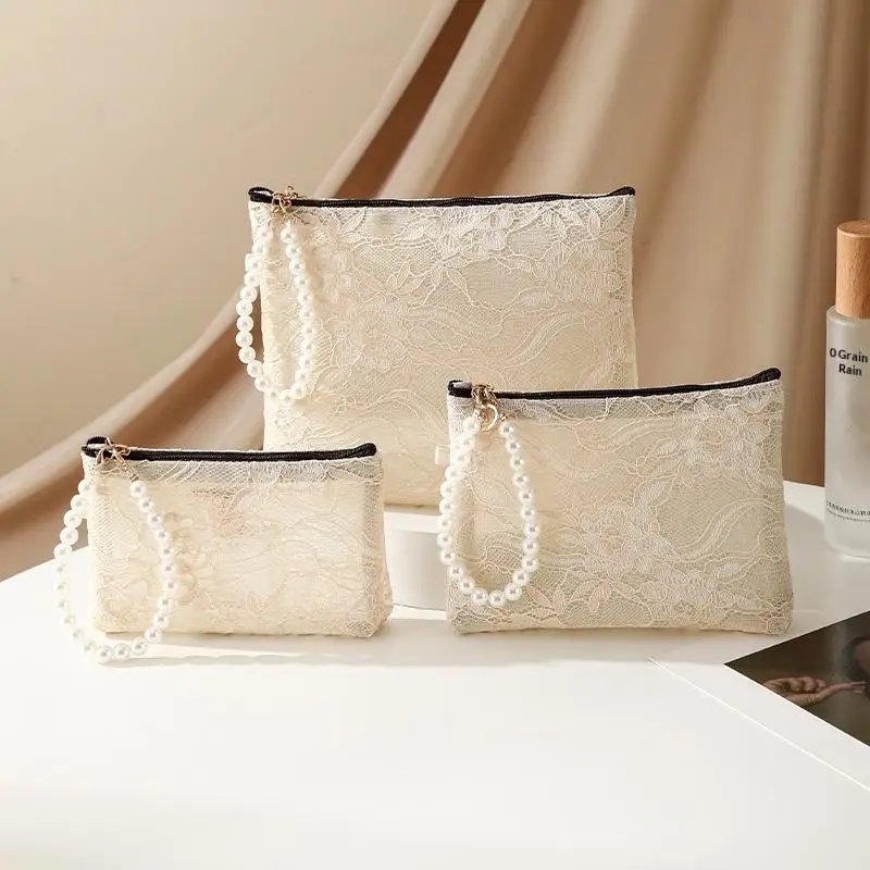 Kosmetiktasche aus Spitze mit Perlen-Handgelenkschlaufe und halbtransparentem Design, perfekt für die Aufbewahrung des täglichen Make-ups und für den Reisegebrauch. – Detail 11