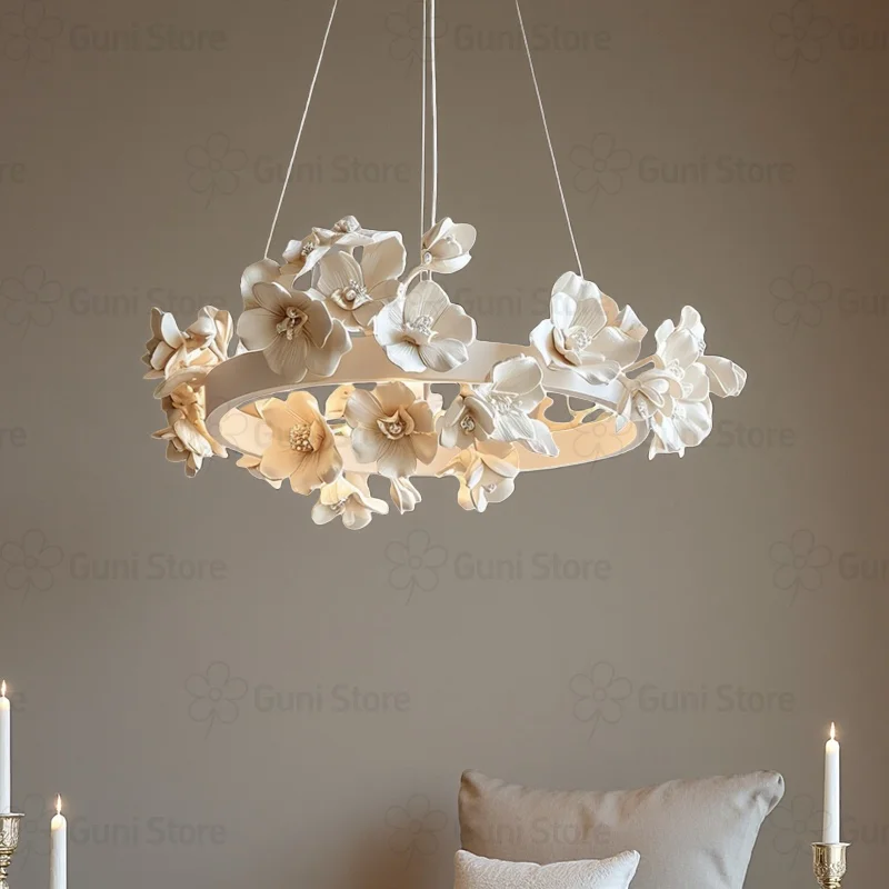 French retro chandelier dining room bedroom chandelier villa living room high-end feeling carved flower art lighting fixtures
