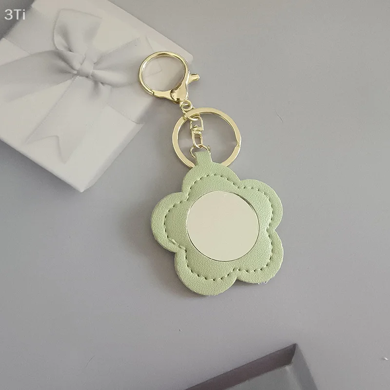 Креативный брелок в форме цветка из искусственной кожи, мини-зеркало для макияжа, сумка, подвесной орнамент, автомобильный брелок для женщин и девочек, подарок