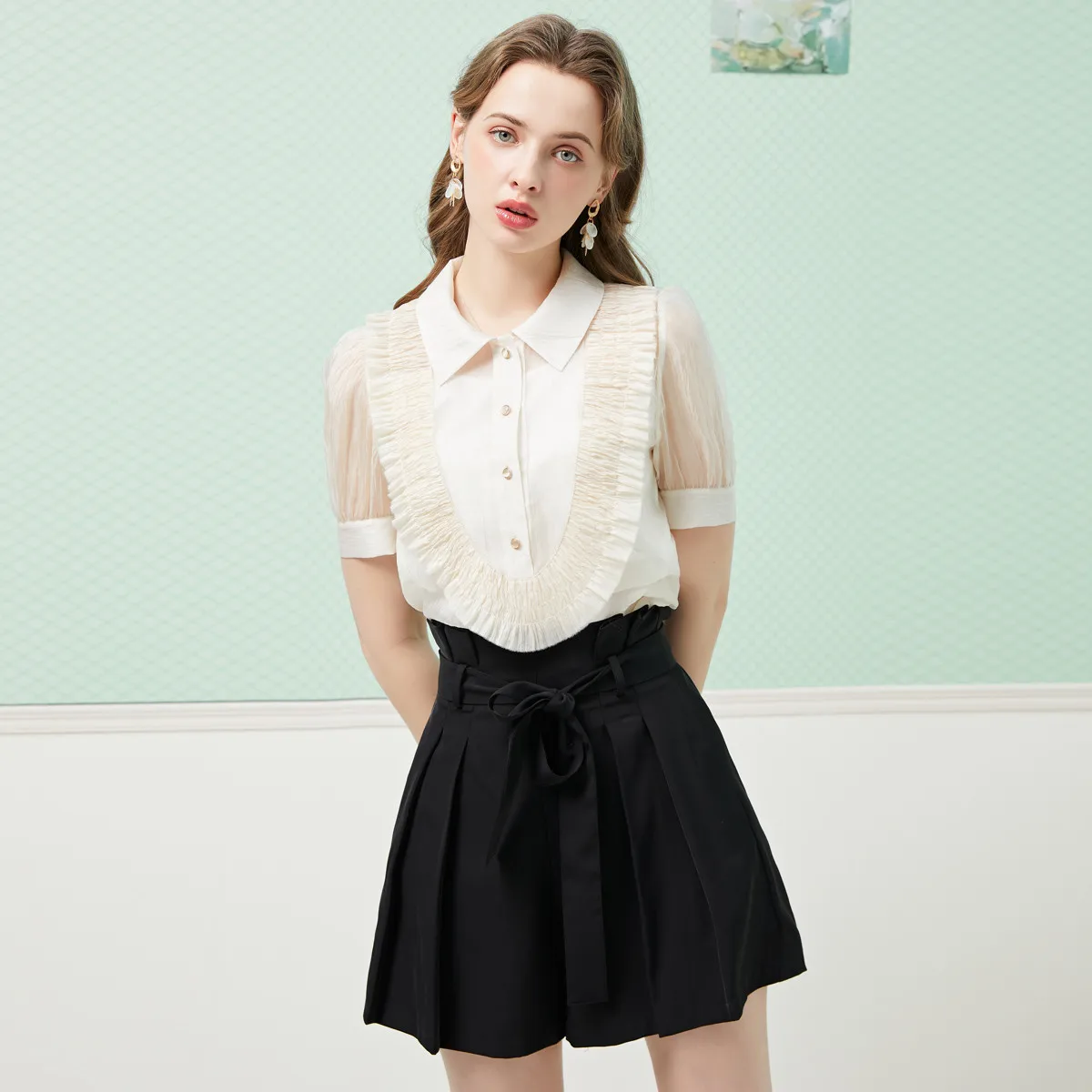 

Spring and Summer Edgy Lace-Edge Silk Camisole Blouse for Women - Stylish Base Layer Shirt.SA22210X