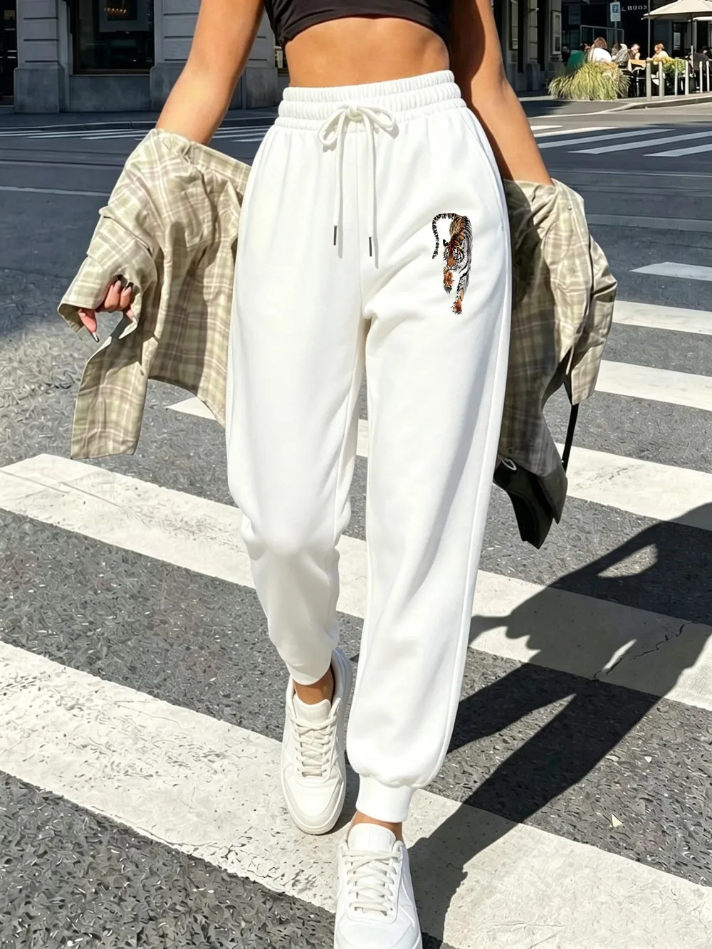 Chinese Ink Wash Tiger Printed Sweatpants Womens Basics Fleece Trousers Casual Loose Pocket Jogger Pants Winter Warm Clothes