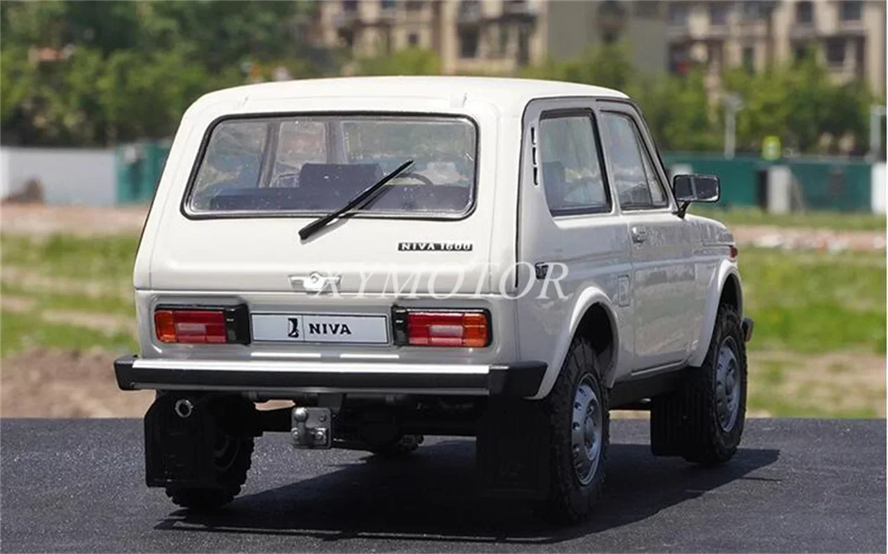 1/18 For Solidos LADA NIVA SUV Jeep Metal Diecast Model Car Toys Gifts Hobby Display Gray/White Ornaments Collection