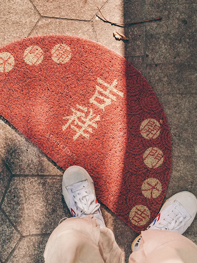 

Новогодний полукруглый придверный коврик для дома, красный, легко чистится, из ПВХ, машинного плетения