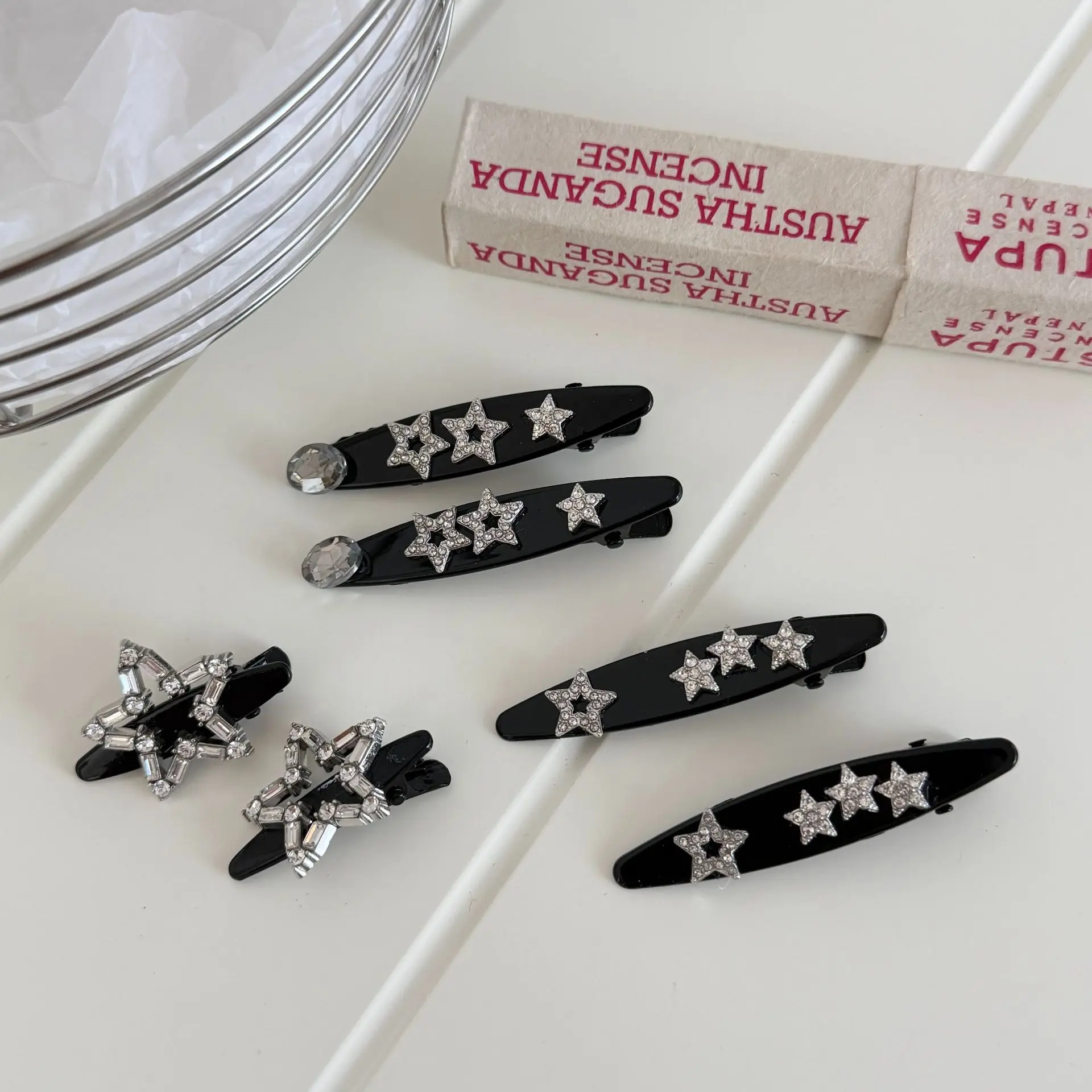 

Rhinestone Hair Clip for Women Elegant Crystal Zinc Alloy Duckbill Side Bangs Hair Accessory Gold Tone 6cm Lightweight Versatile