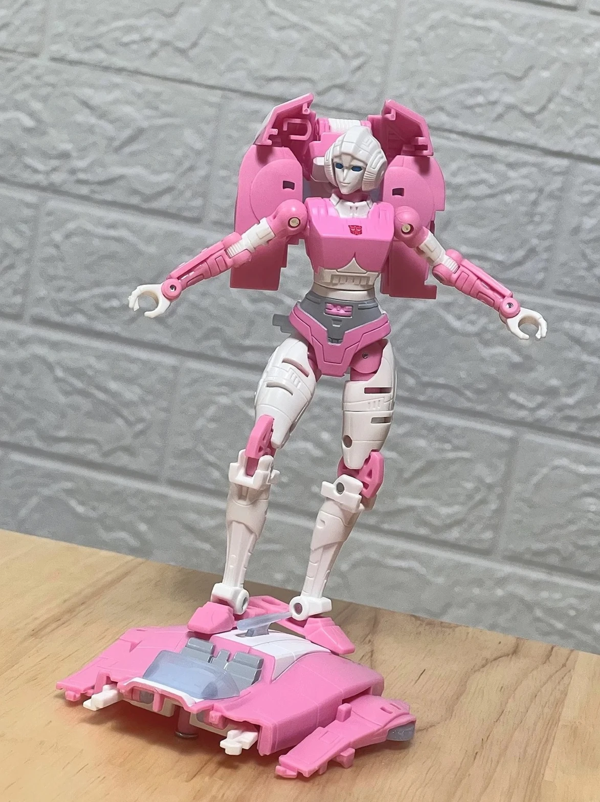 In Stock Hasbro War for Cybertron Earthrise Enhanced Arcee D-Class Siege Kingdom Robot Autobot Figure Female Transformers Toys