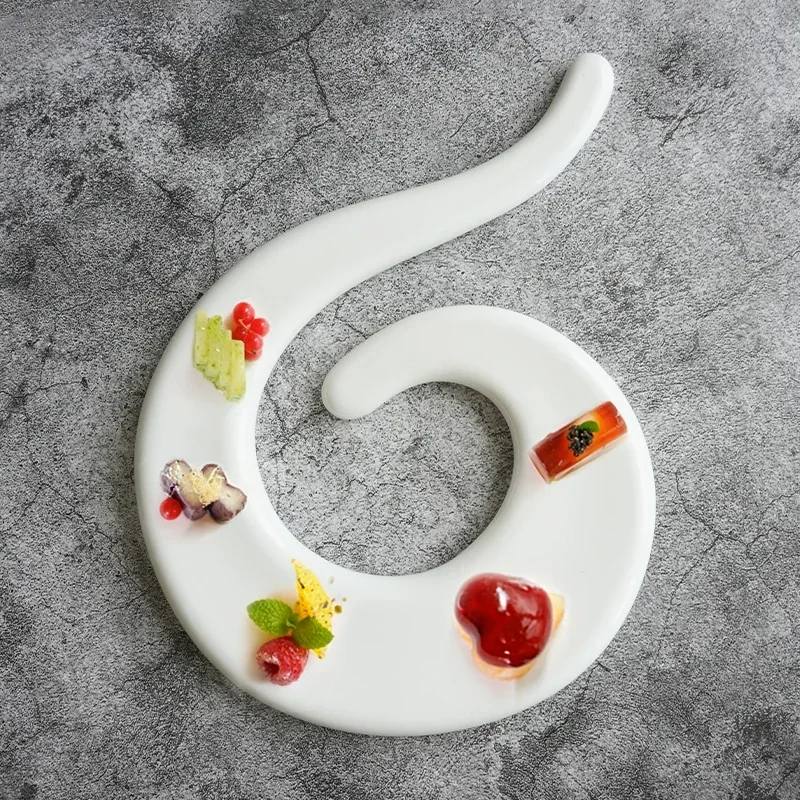 Western Food on The Molecular Plate Dessert Appetizer Personality Pure White Ceramic Special-shaped Creative Plate Tableware.
