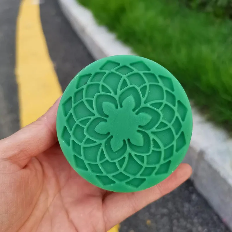 Silikonform mit Blumenmuster für die Herstellung von Seifen, rechteckig, rund, für Badezusätze, Mondkuchen, Kerzen, Schokolade, Küchen- und Backwerkzeug. – Detail 5