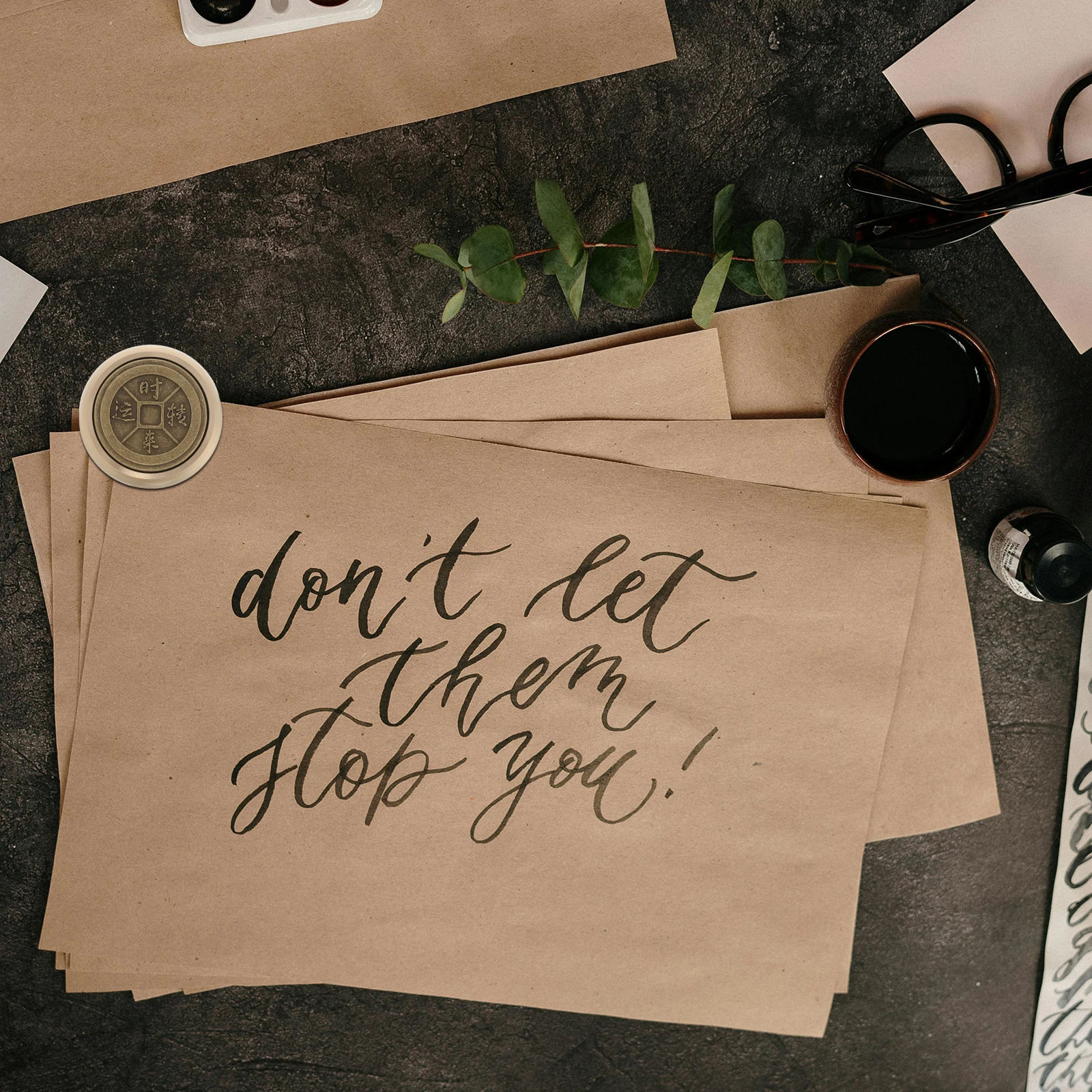 

Solid Brass Round Paperweight Creative Chinese Calligraphy Accessory Elegant Desk Weight Decorative for Home Office