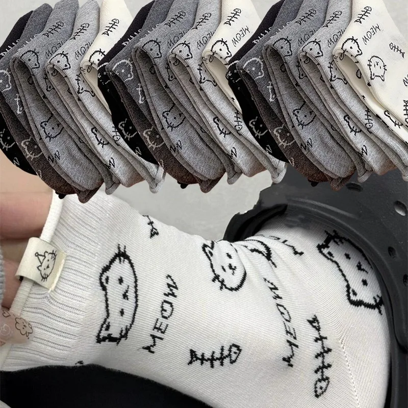 

3 пары белых и черных носков до середины икры, 2025 г., мягкие носки с рисунком кота, рыбья кость для женщин, корейские хлопковые повседневные дышащие чулки Ins