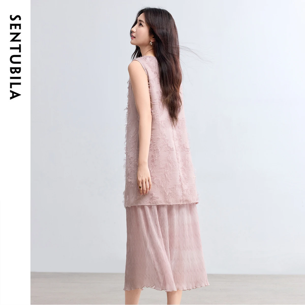 SENTUBILA レディースワンピース 2025年夏新作 Oネック ノースリーブ パールベルト付き カットアウト刺繍入りワンピース Q52LO1691