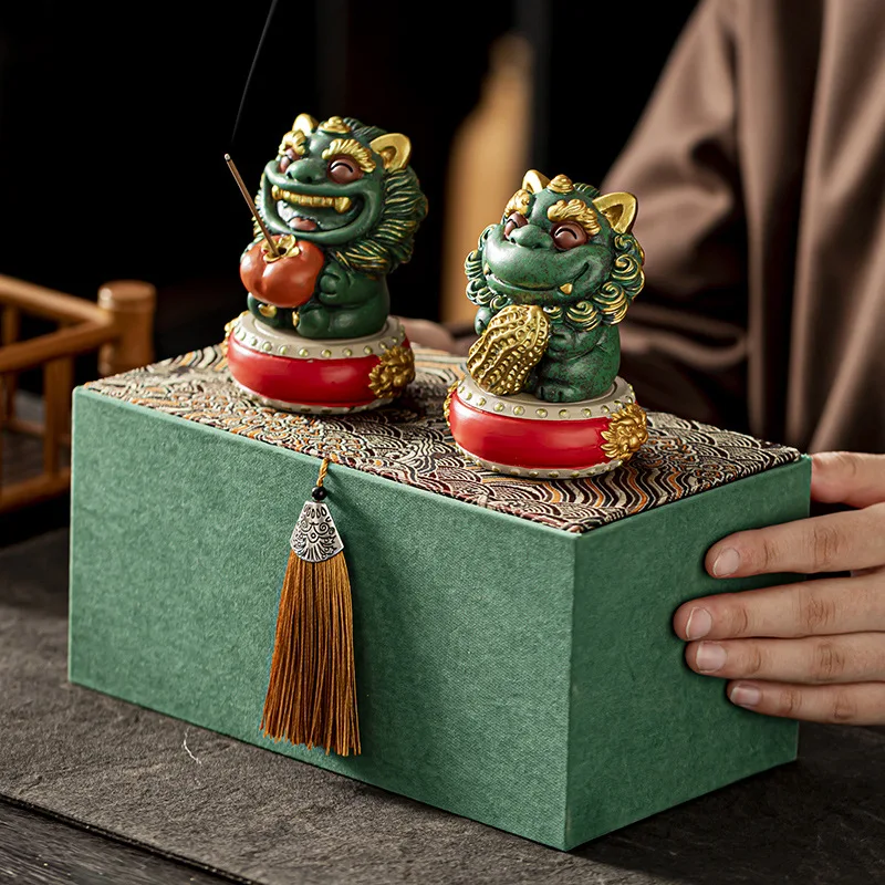 A pair of HYS lucky stone lions can be cured according to good things happen. Creative handicrafts ornament company personal