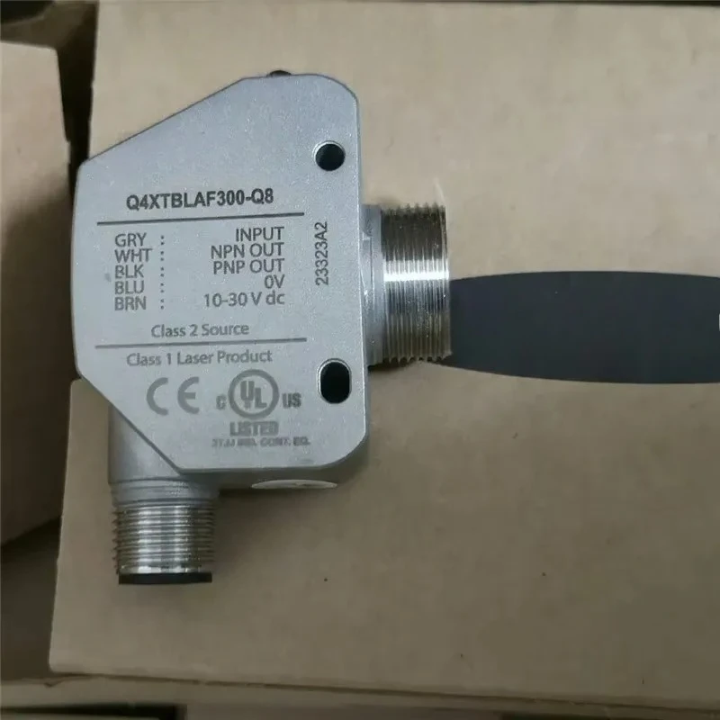 (1PCS) BANNER Q4XTBLAF300-Q8 High-Precision Ranging Sensor 10-30VDC New in Stock