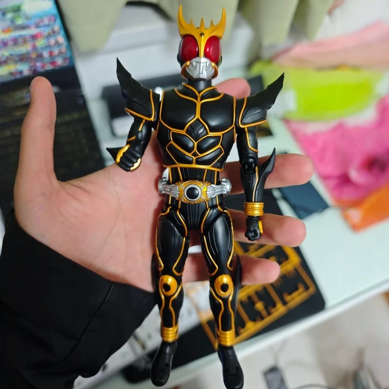 

В наличии: Легендарное издание — Фигурка Камен Райдер Куга в Ультимативной Форме, коллекционная модель для фанатов аниме и хобби-коллекционеров