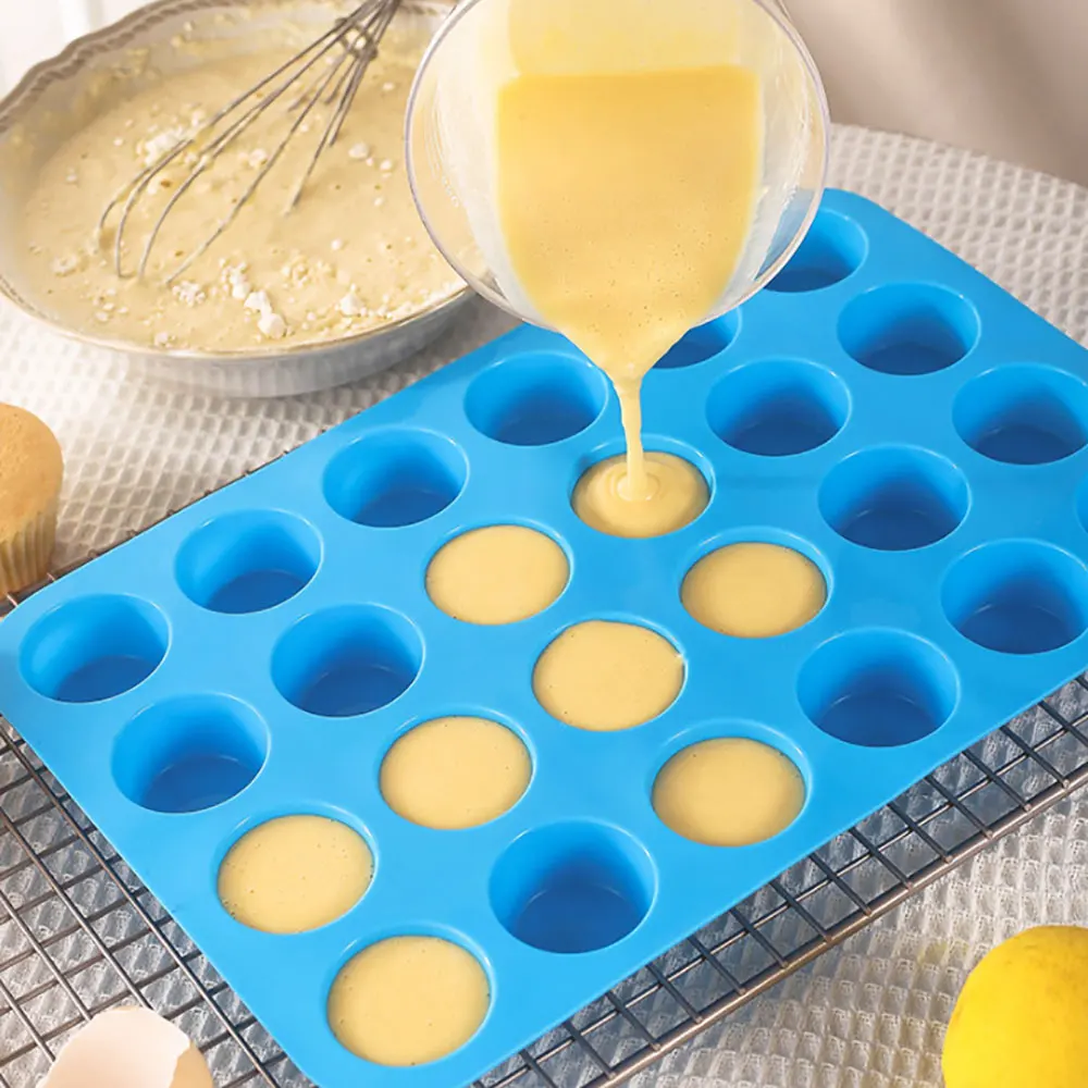 Silikonowe foremki do ciast World 24 otwory Mini Muffin Cup Soap Cookies Puff Dim Sum Cupcake Mold Baking Tray Baking Tools