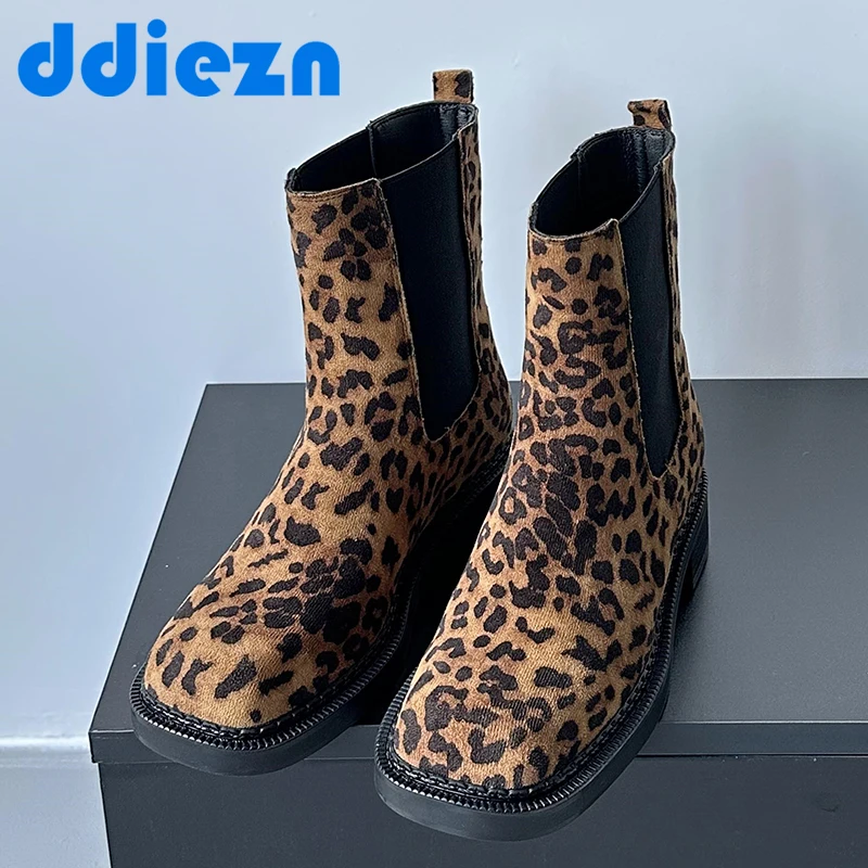 Leopard 2024 Med Heels stivaletti alla caviglia da donna Western Slip-on scarpe da donna per donna autunno donna stivaletti Chelsea moderni corti